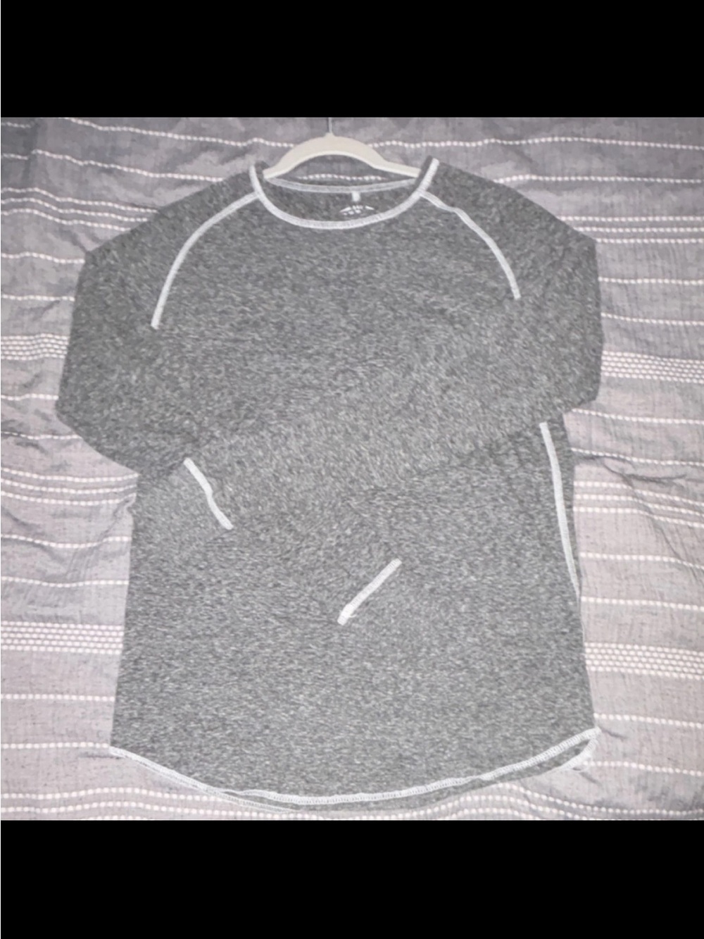 BKE Vintage Graphic Crewneck in Gray